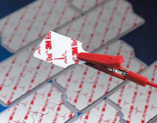 3M™ レッド　ダット™ 心電図検査用電極 2330, 30 mm x 20 mm, 100 個/袋, 10  袋/箱, 40 袋/ケース