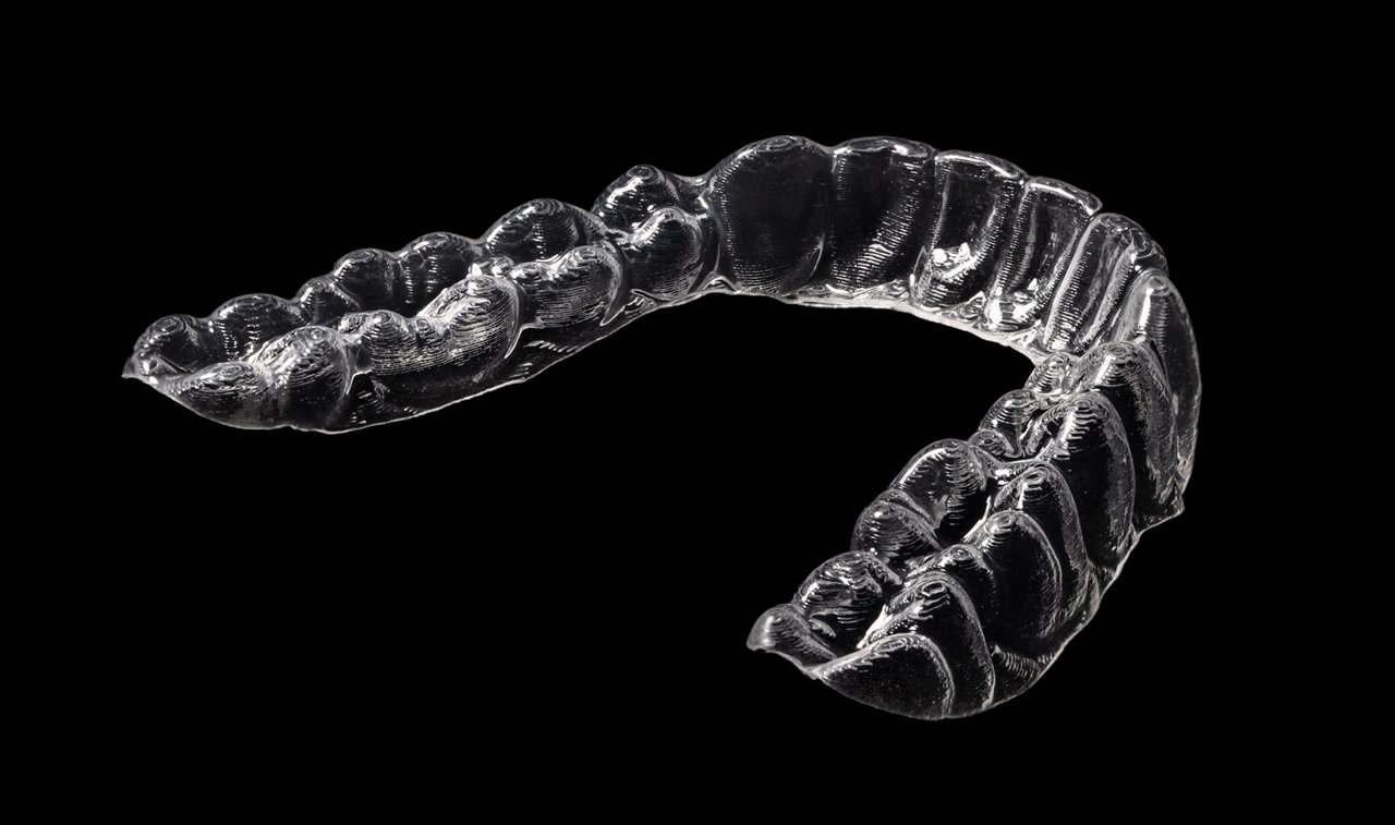 3M™ Clarity™ Aligners Flex on a black background 4