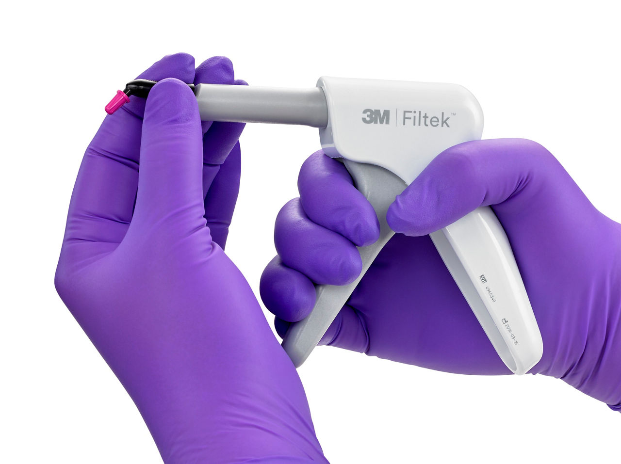 3M Composite Capsule Dispenser 5850RD in use with Filtek Universal Capsule