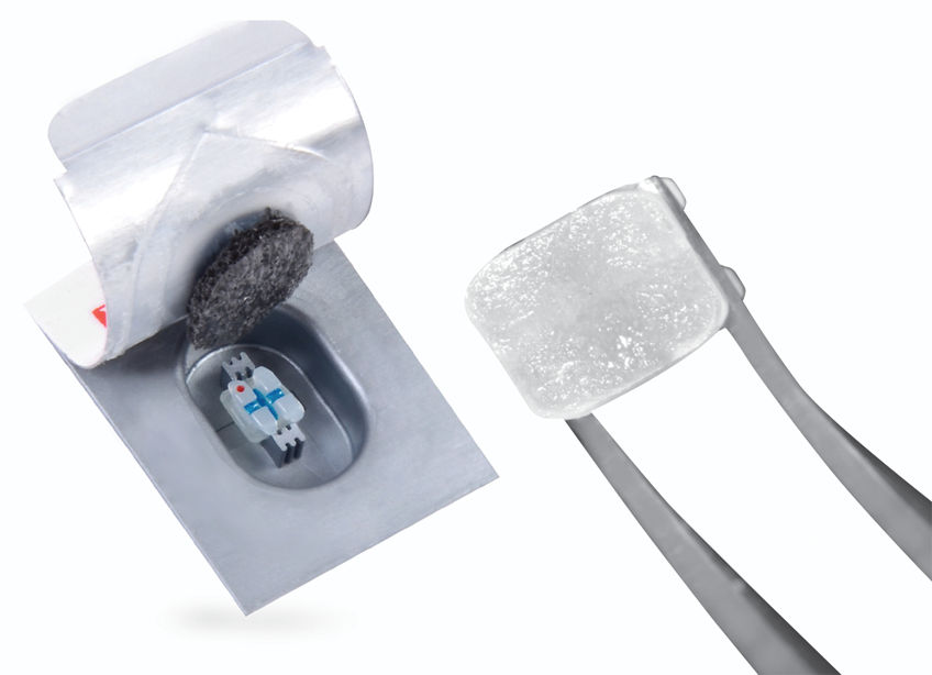 3M™ Clarity™ Advanced Ceramic Bracket Coated with APC™ Flash-Free Adhesive