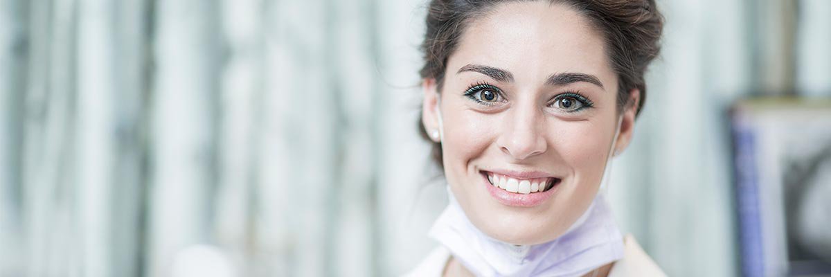 Redimensionné à 1200x400

Cet actif est l'ID Getty 559541893. Ceci est sous licence de Getty Images. Des places illimitées ont été licenciées, il n'y a donc pas de frais pour utiliser cette image. Veuillez télécharger et utiliser selon vos besoins, mais incluez cet ID Celum dans les commentaires de publication pour le nouveau contenu chargé sur Celum utilisant l'image. Titre : Portrait d'une jeune dentiste.