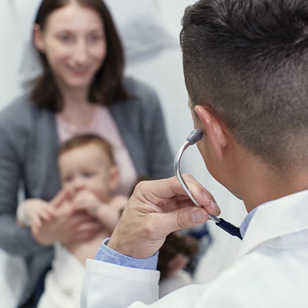 3M™ Littmann® Classic III™ 一般型第三代 亞馬遜 A+ 商品描述介紹圖片，展示臨床醫生、兒童和家長的生活方式圖片，300x300 像素