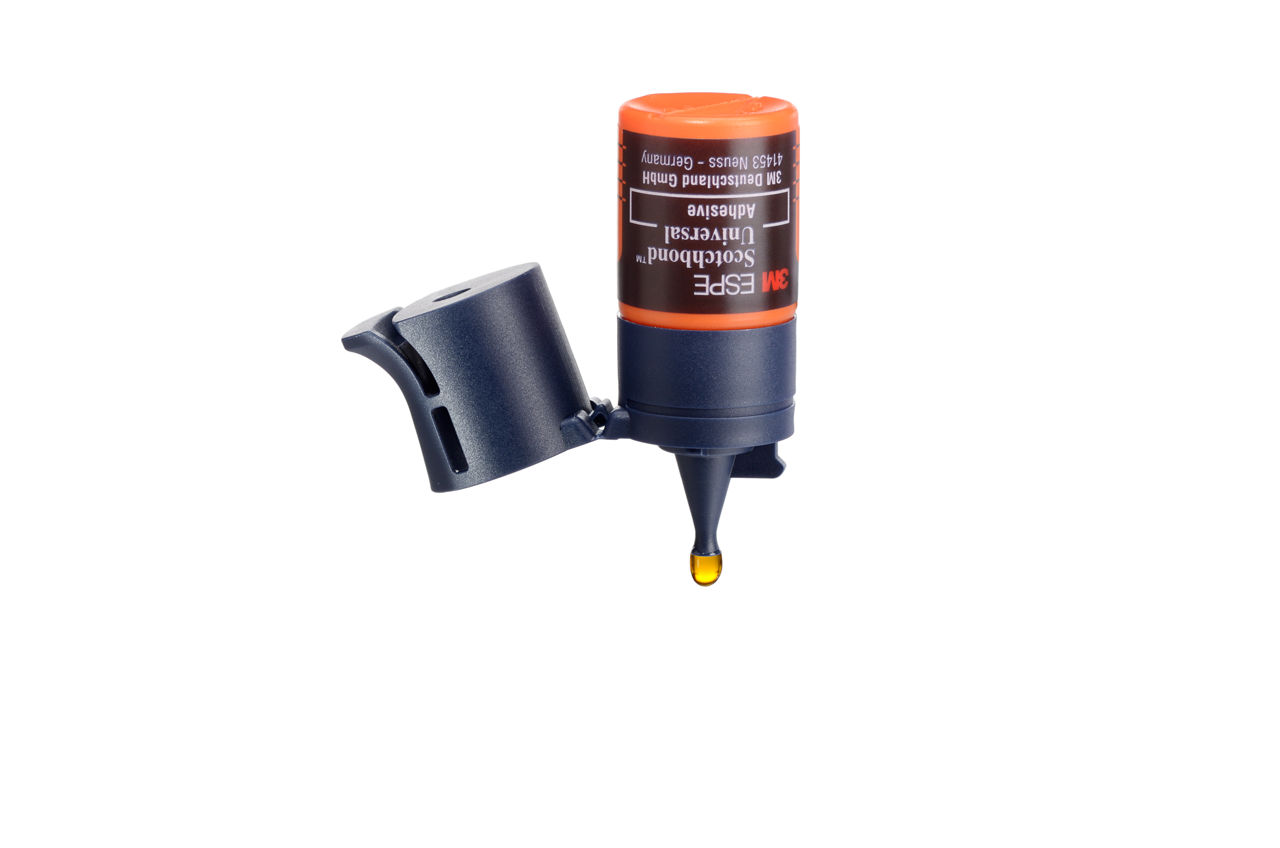 Scotchbond Universal Vial with drop
