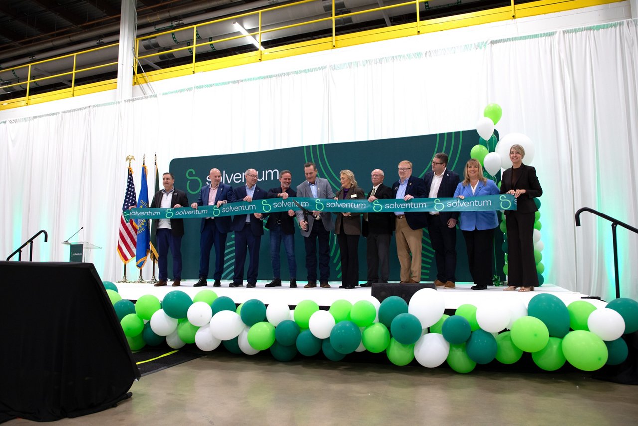Solentum leaders cutting the ribbon at the Brookings site opening