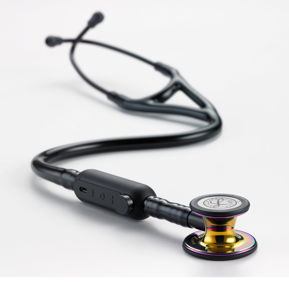 3M™ Littmann® CORE 數字聽診器 8570，配有高拋光彩虹胸件和 CORE 按鈕，展示於白色背景上