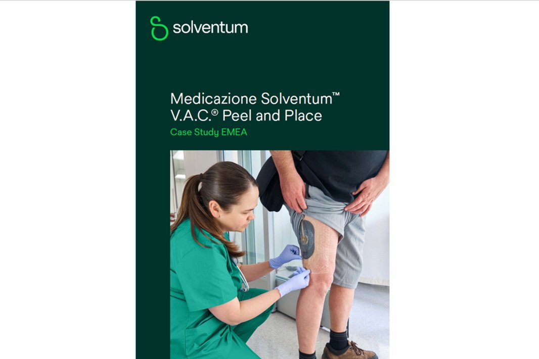 Immagine chiave con logo Solventum e testo: Medicazione Solventum™ V.A.C.® Peel and Place - Case Study EMEA.